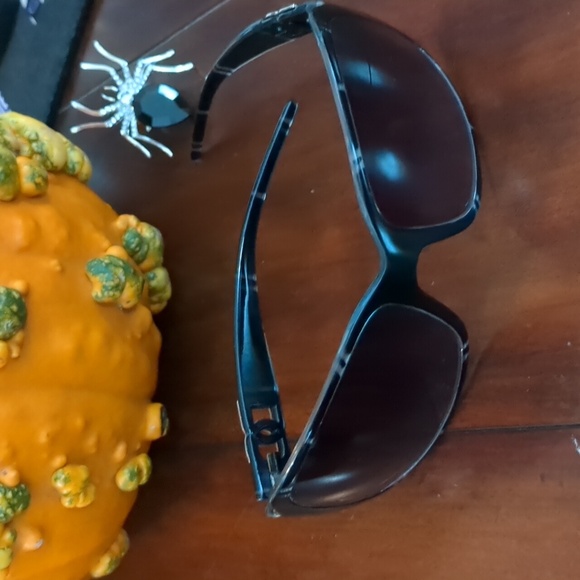 DG Sunglasses - Picture 2 of 8